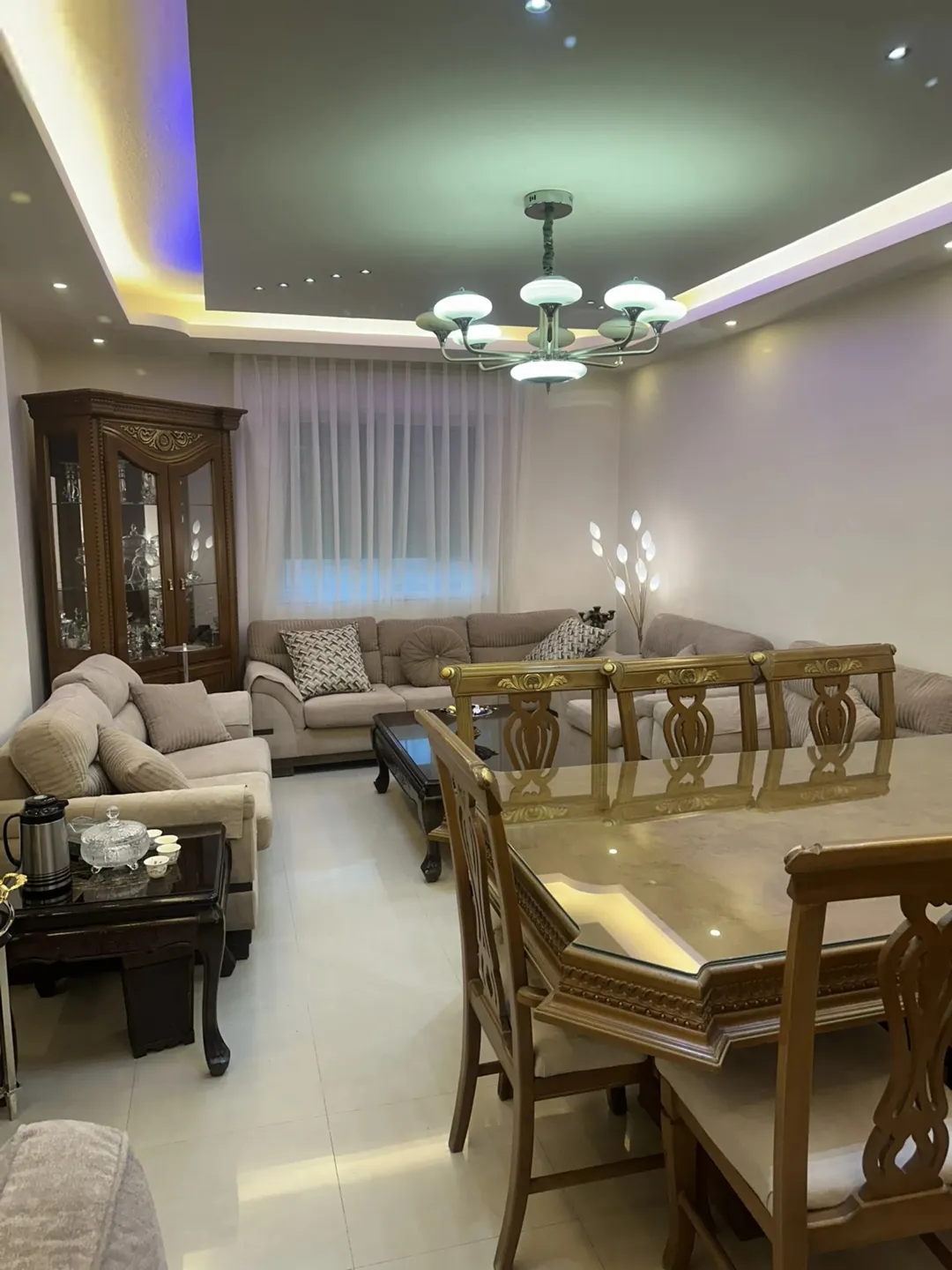 شقة سكنية راقية للبيع في الطابق الأول