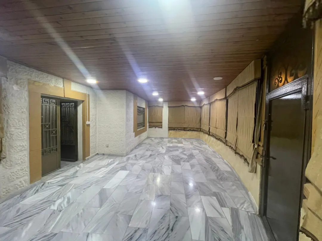 شقة أرضية فاخرة بمواصفات فيلا للبيع في طبربور – عمان