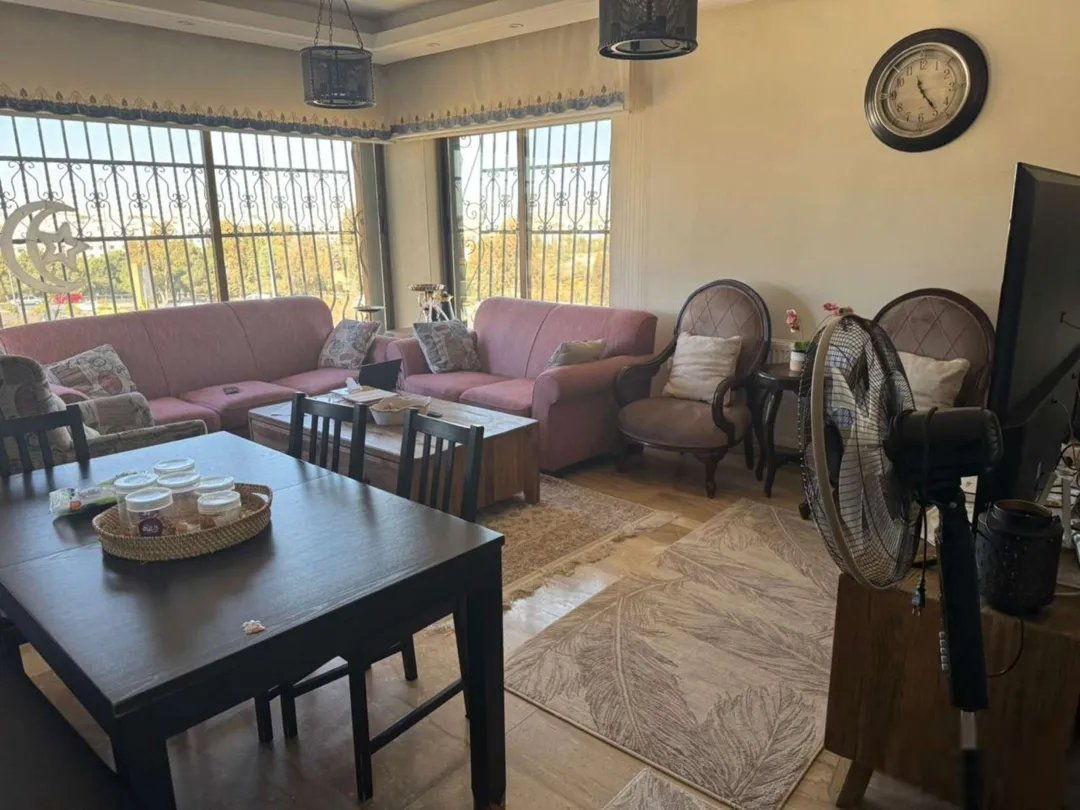 استوديو مفروش يومي في البنيات