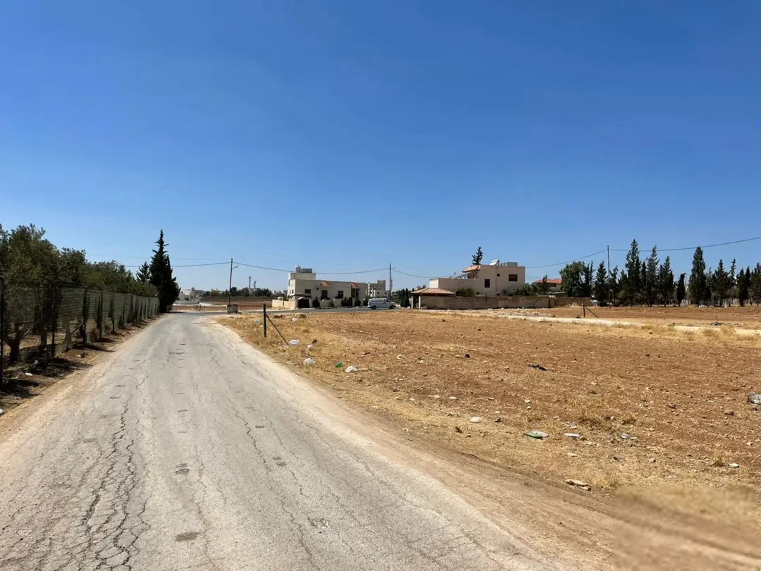 أرض سكنية مميزة للبيع في اليادودة