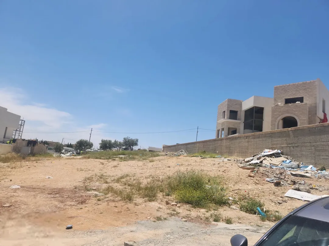 أرض مميزة للبيع في منطقة الفحيص – أبو ركبة