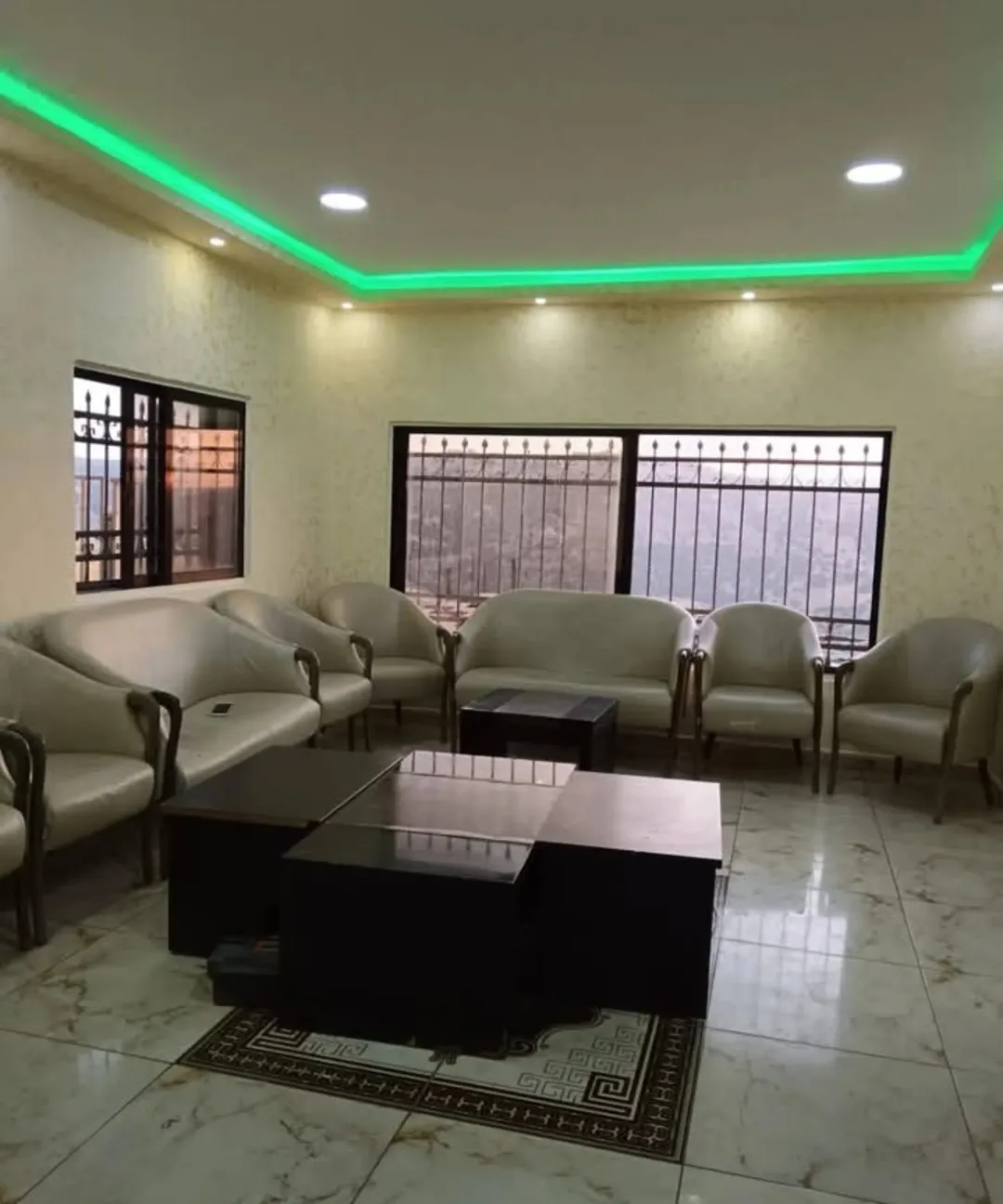 شاليه فاخر للبيع في الرميمين