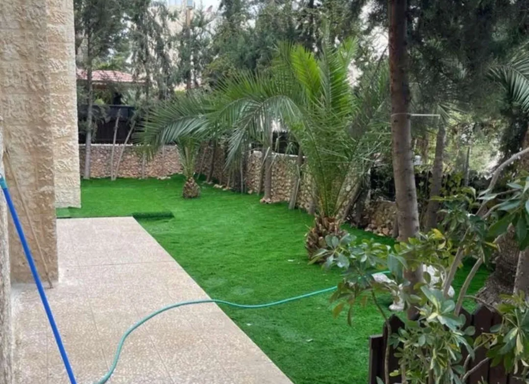 شقة فخمة مفروشة شبه فيلا مع حديقة للايجار في الشميساني – عمان الاردن | ID 697743