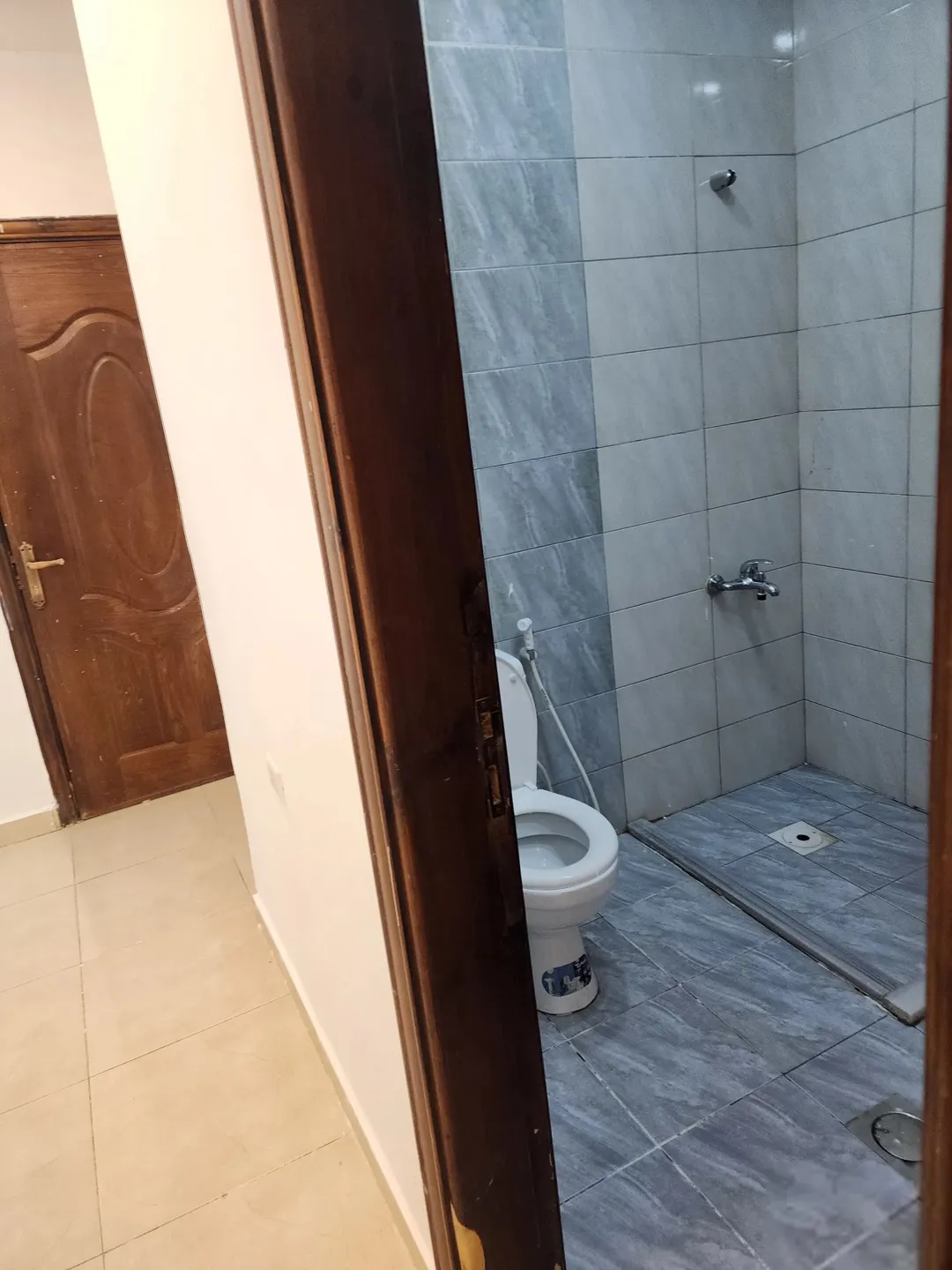 شقة للبيع في أبو نصير مع حديقة خاصة وساحة خارجية
