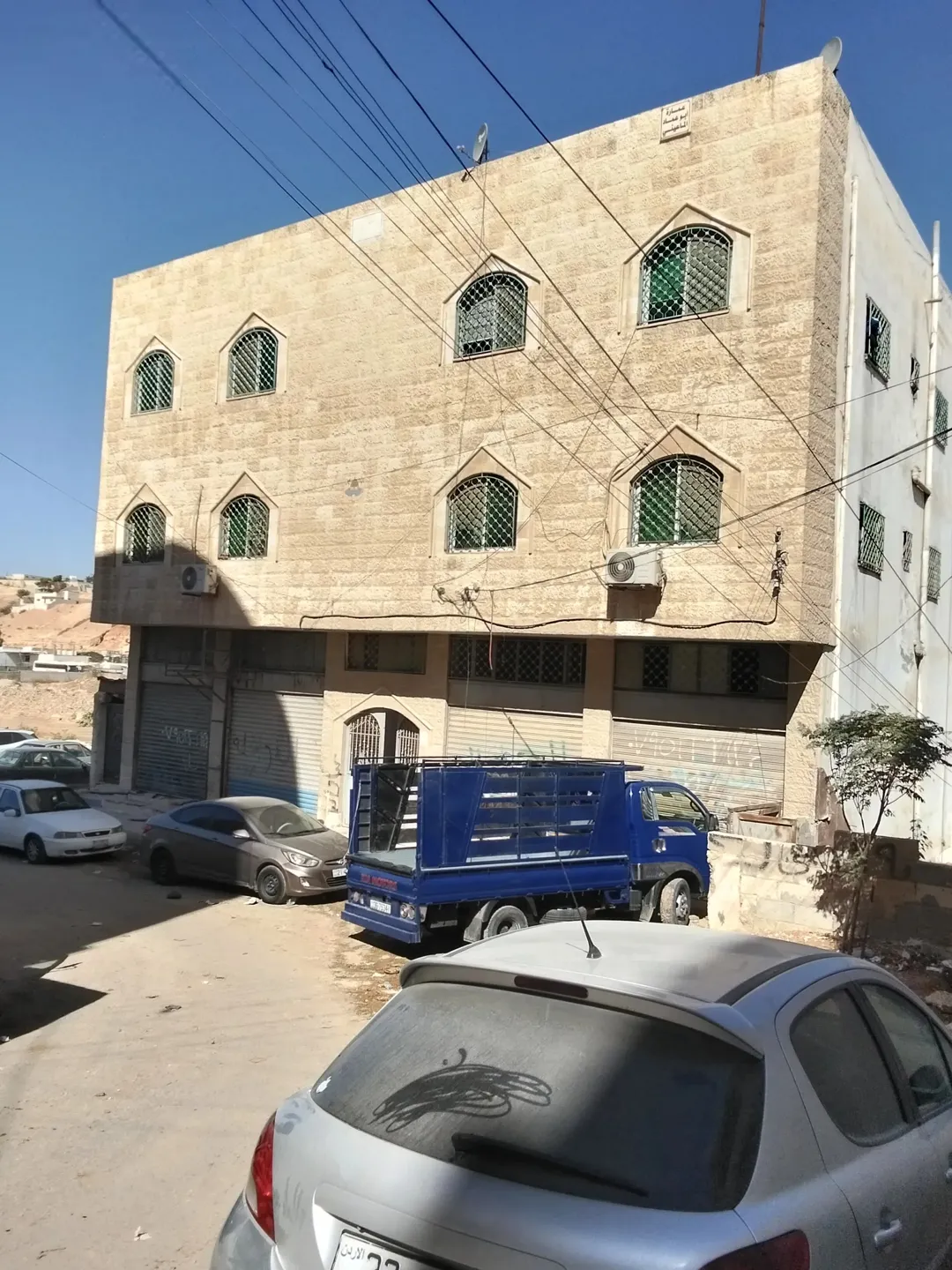 عمارة استثمارية للبيع في الرصيفة بموقع حيوي ودخل ممتاز