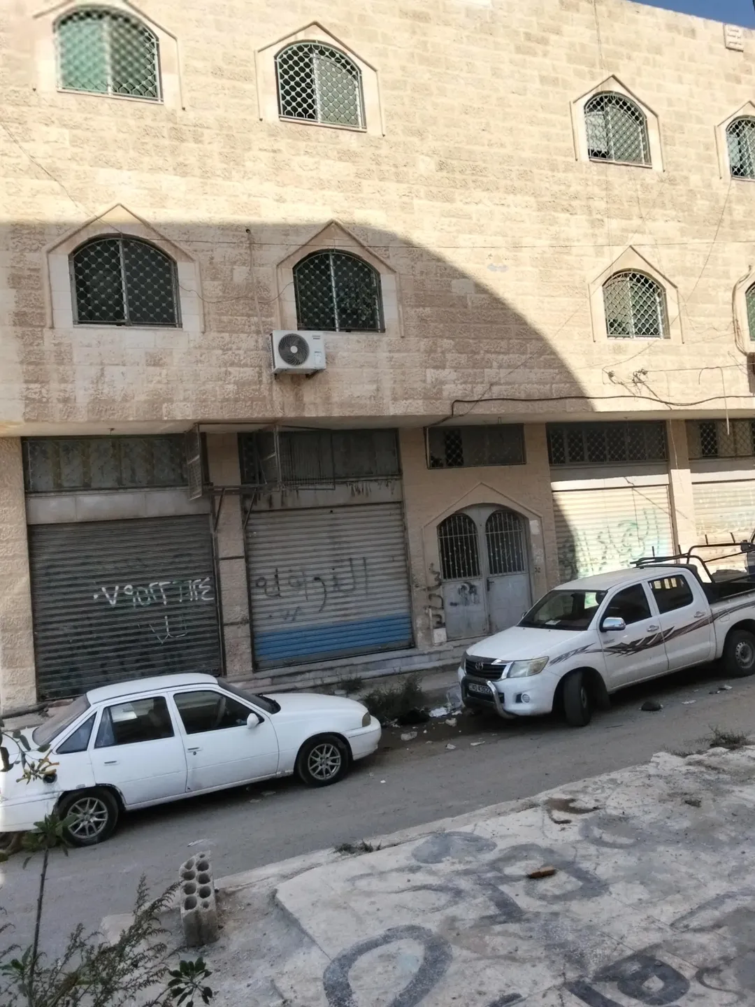 عمارة استثمارية للبيع في الرصيفة بموقع حيوي ودخل ممتاز