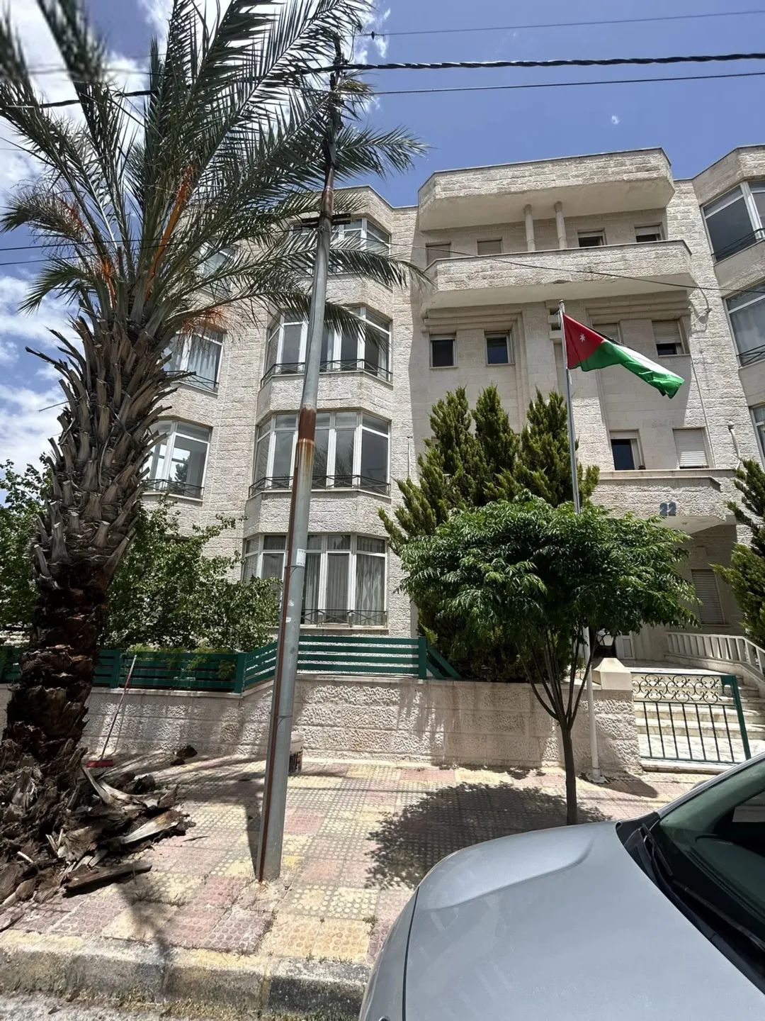 شقه للبيع جبل عمان الدوار الخامس شارع السفاره الفلسطينيه
