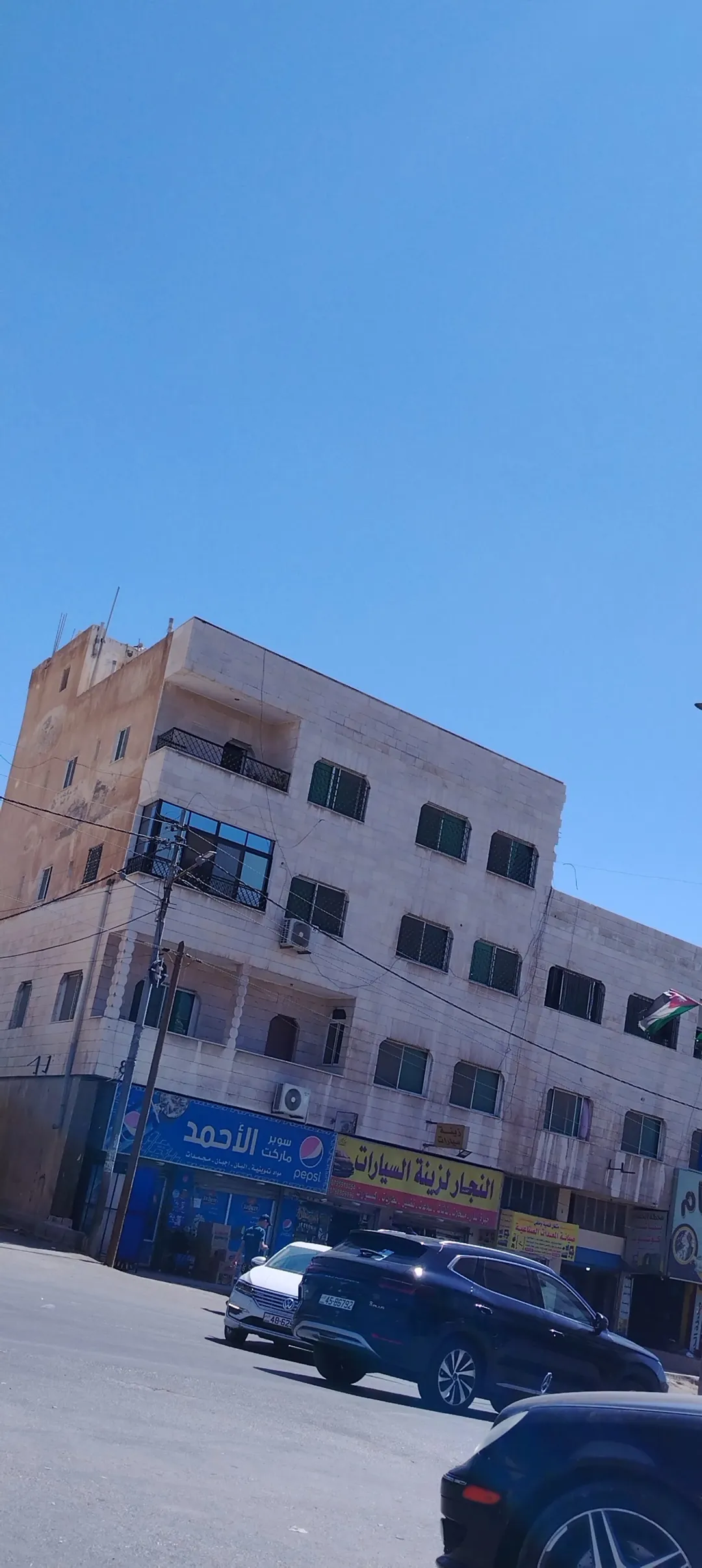 شقة فاخرة للبيع في عين الباشا موقع متميز ومرافق كاملة