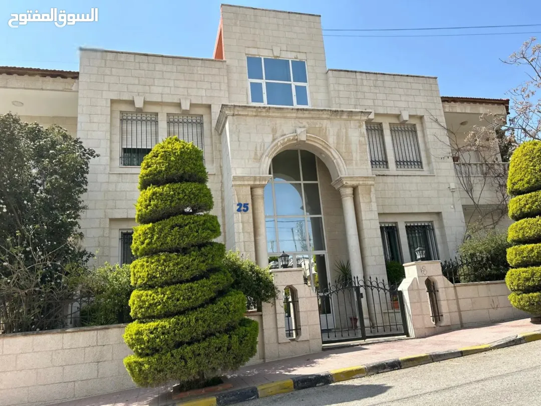 فيلا فاخرة للبيع في ضاحية الأمير راشد – عمان