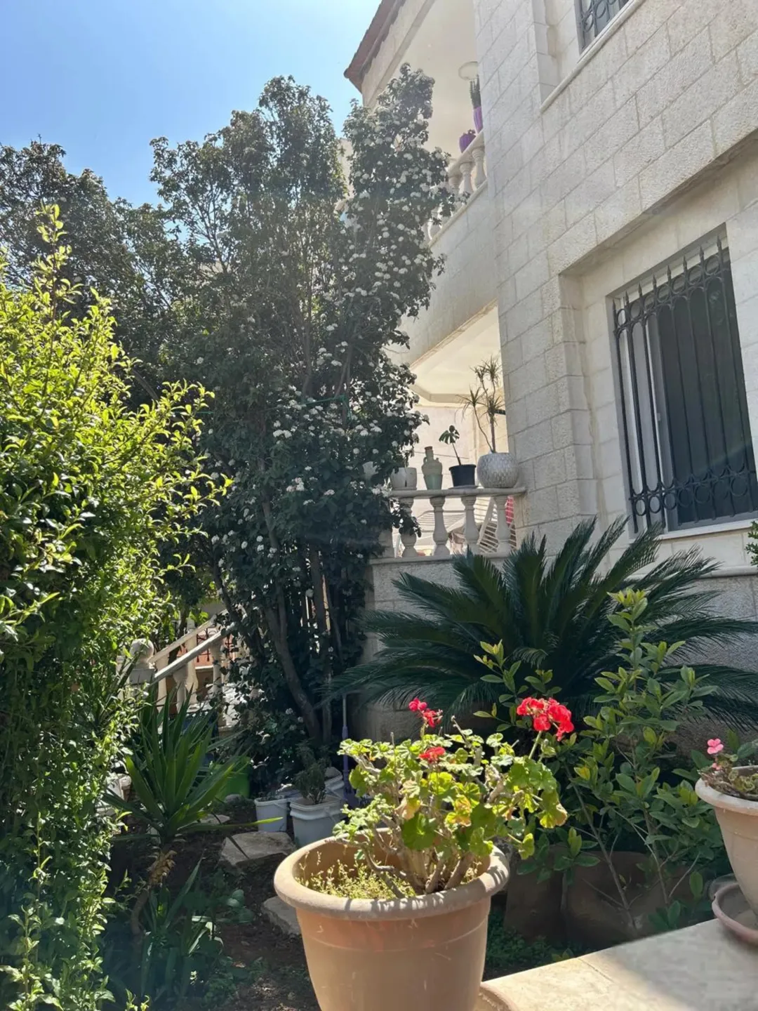 فيلا فاخرة للبيع في ضاحية الأمير راشد – عمان