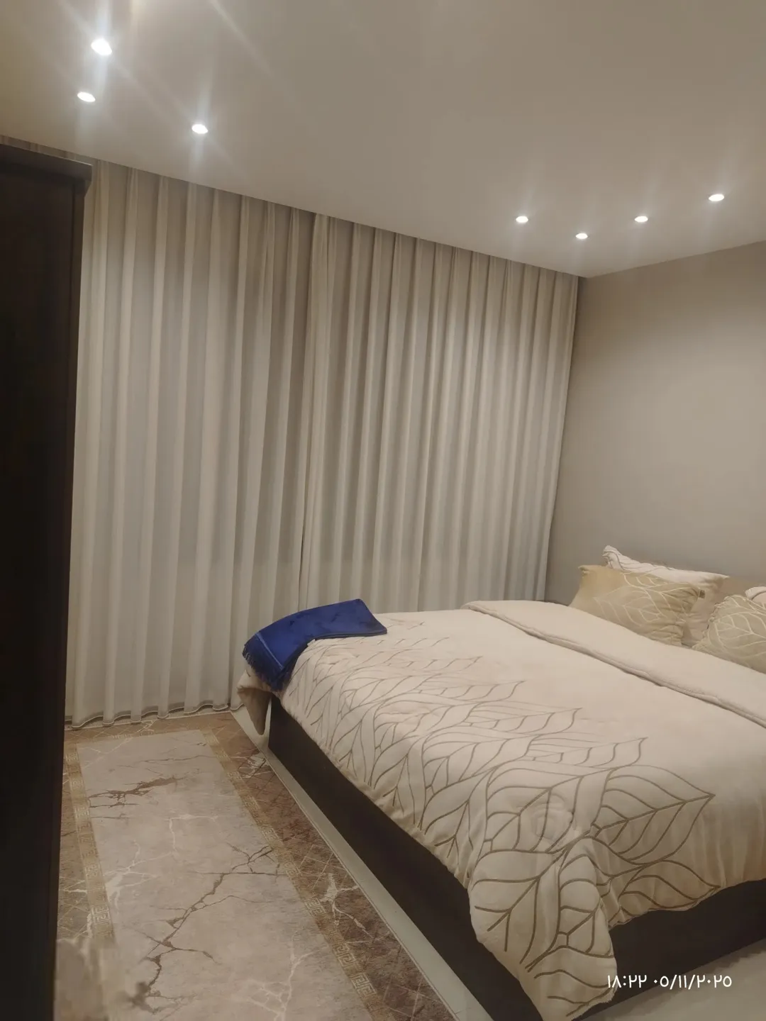 شقه للبيع استثماريه طابق مع روف مساحه 370 م ساحات خارجية مقرمده خلد خلف البنك العربي اجمل منطقه بخلد
