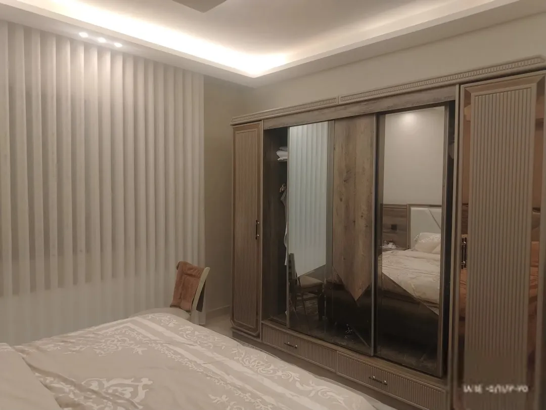 شقه للبيع استثماريه طابق مع روف مساحه 370 م ساحات خارجية مقرمده خلد خلف البنك العربي اجمل منطقه بخلد