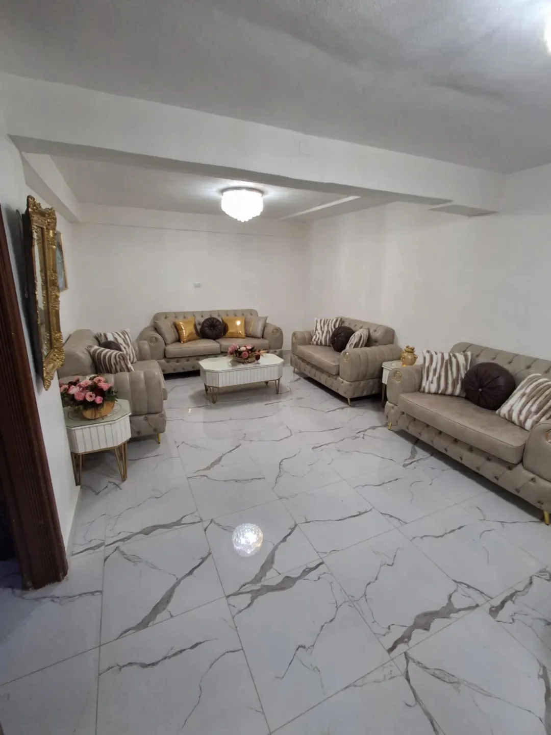 عمارة سكنية بحالة جيدة ثلاث طوابق وروف في المنارة للبيع او البدل حي هاديء ونظيف
