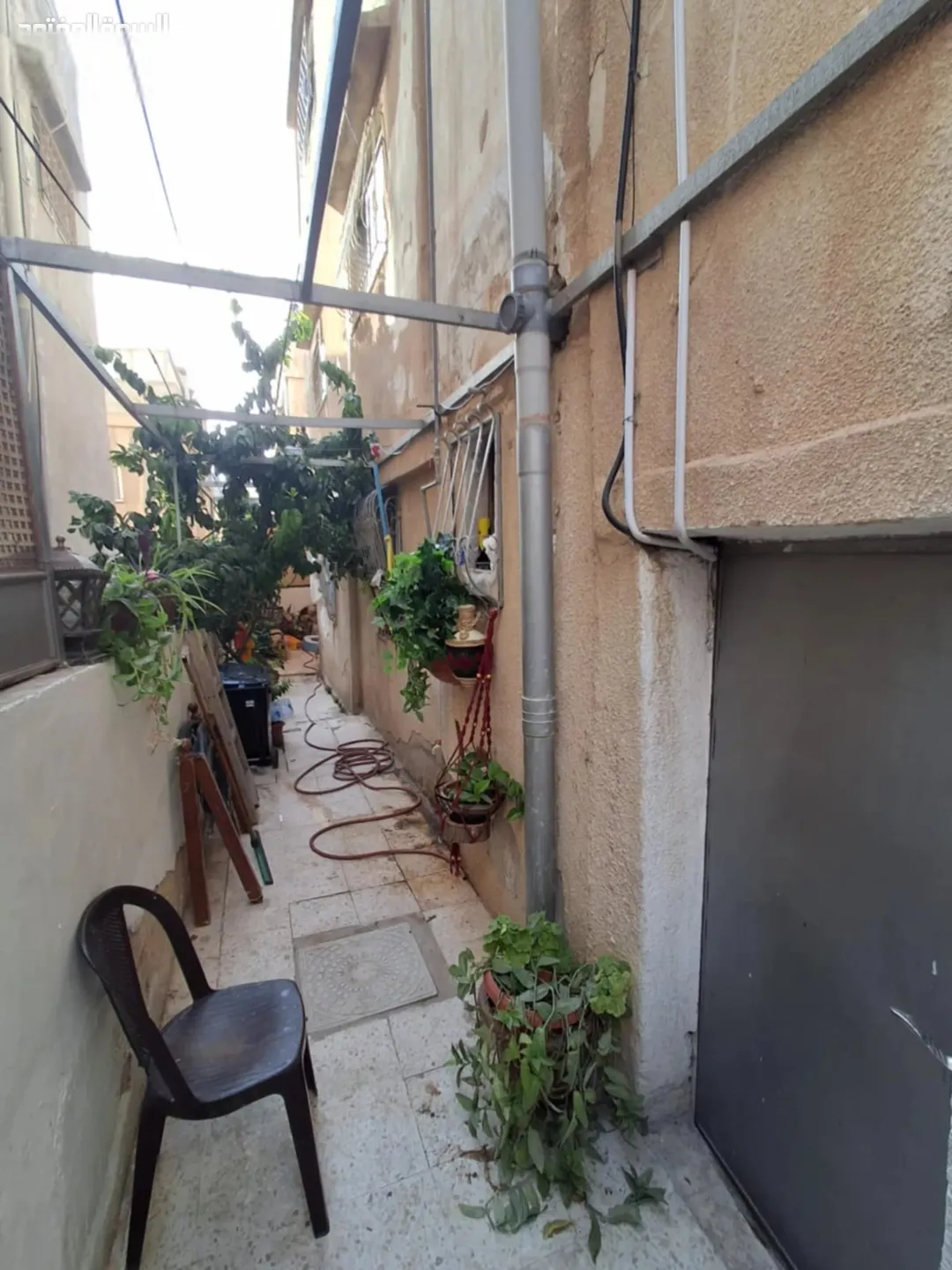 عمارة سكنية بحالة جيدة ثلاث طوابق وروف في المنارة للبيع او البدل حي هاديء ونظيف