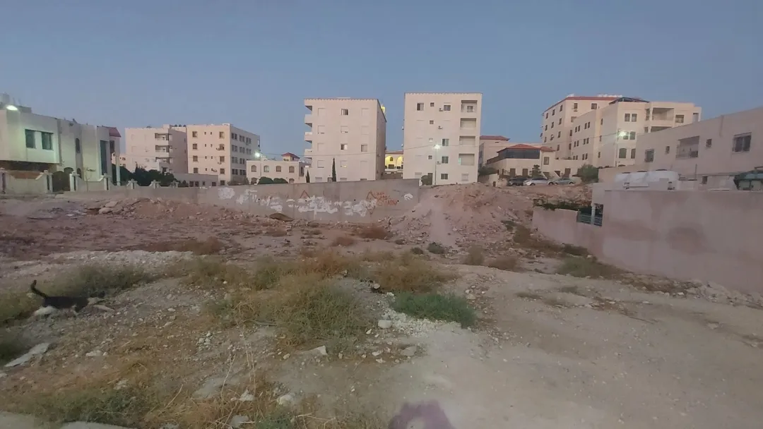 أرض سكنية مميزة للبيع في الزرقاء – مدينة الشرق العبدلية – بسمان 2 بمساحة 400 متر مربع