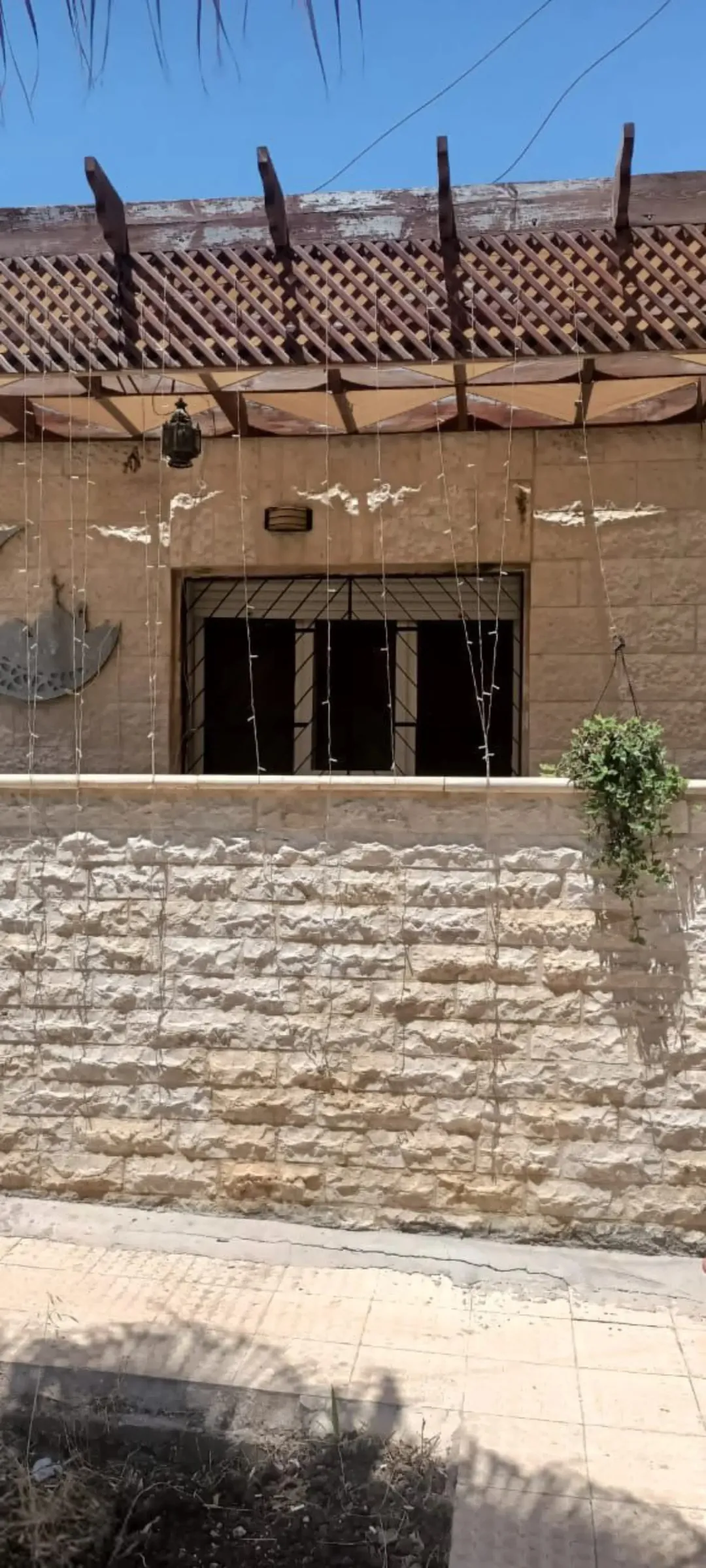 فيلا مستقلة للبيع في إربد – منطقة رباع الشمر بالقرب من دوار صحارى