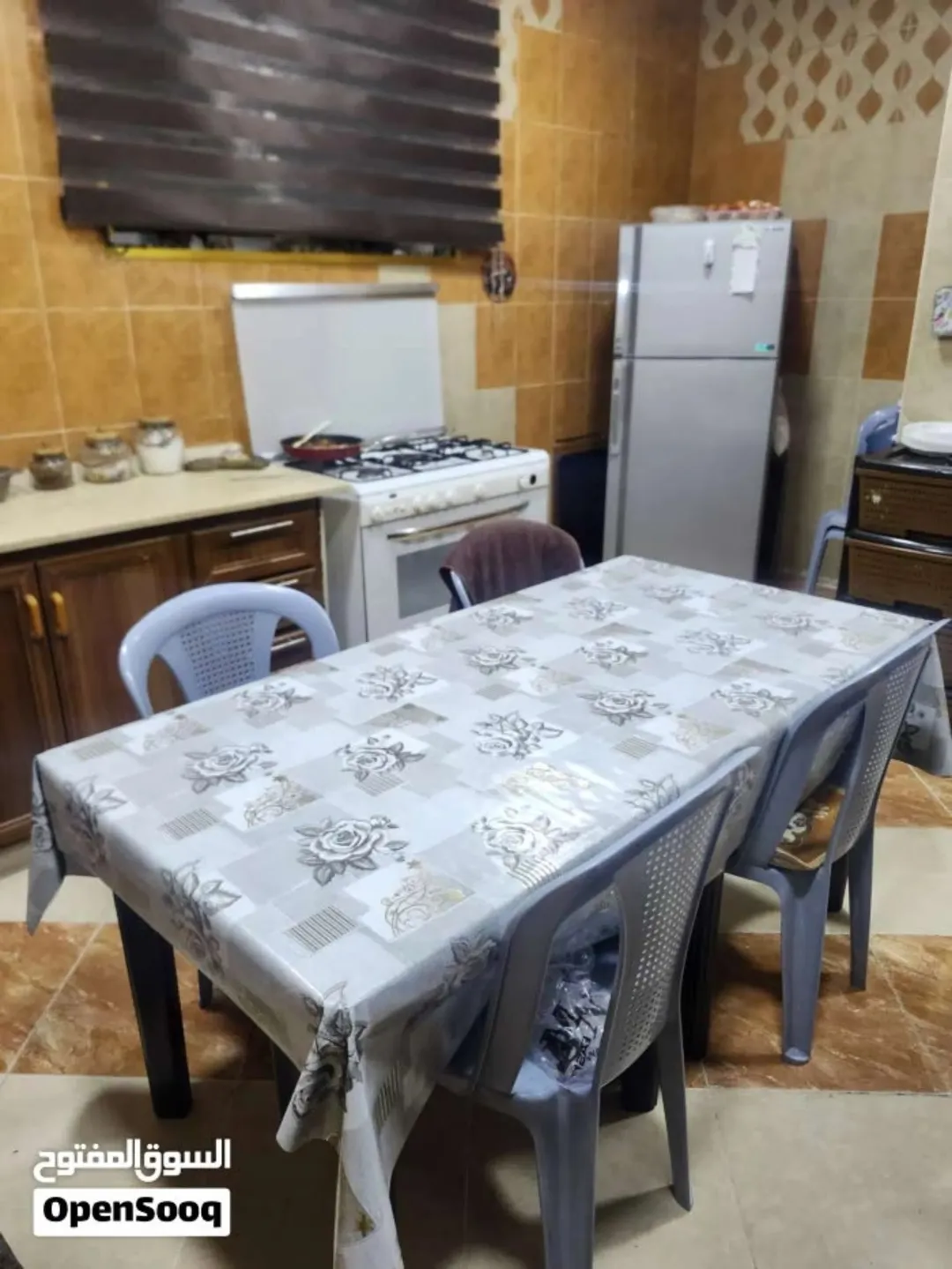 شقة للبيع في الزرقاء مع عفش كامل
