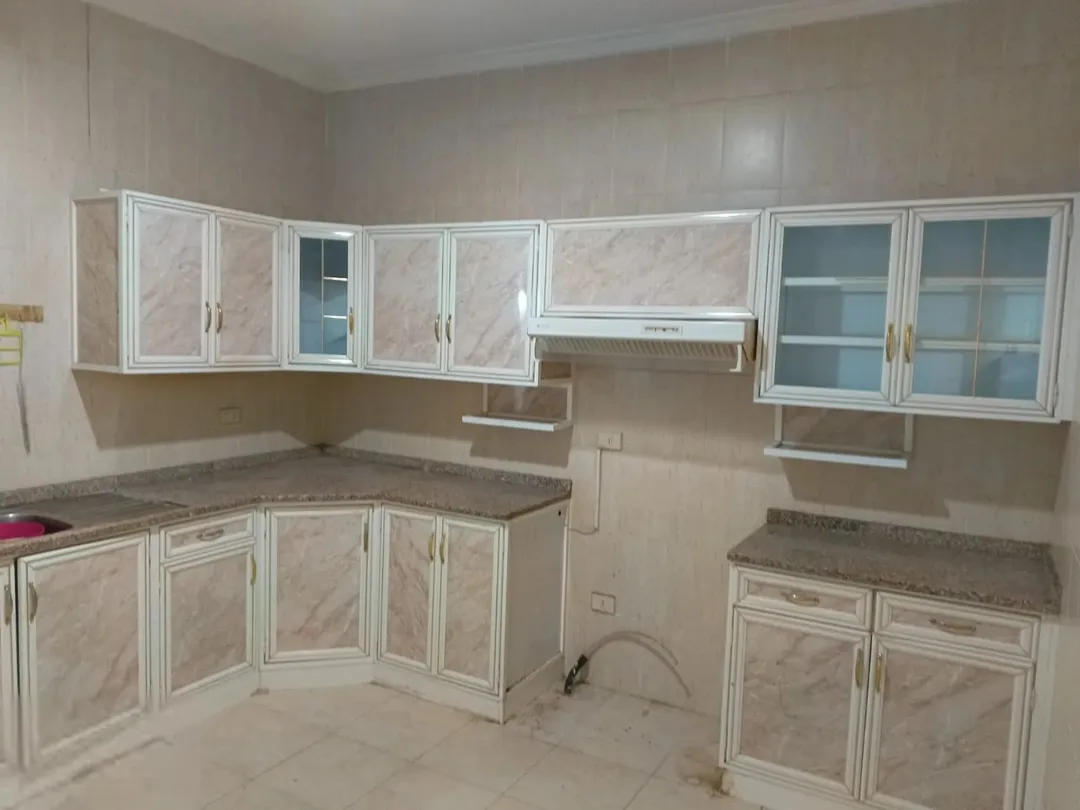 شقة فاخرة في ضاحية الرشيد مقابل سكن اميمة