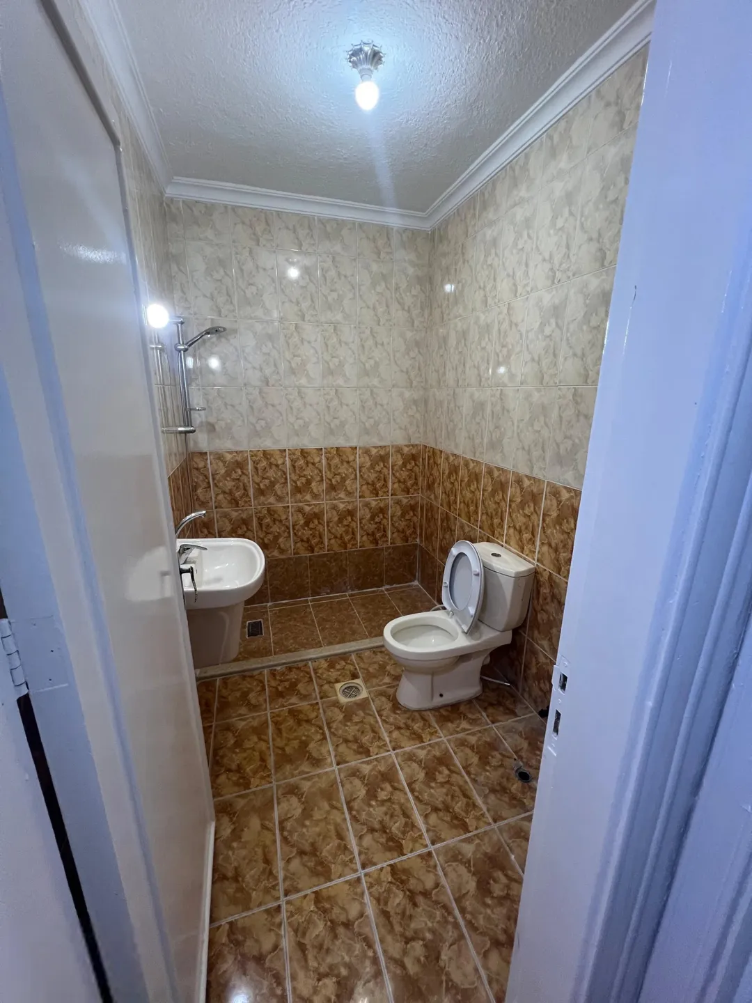 شقة مميزة للبيع في الجويدة – حي الباير خلف الحديقة المرورية