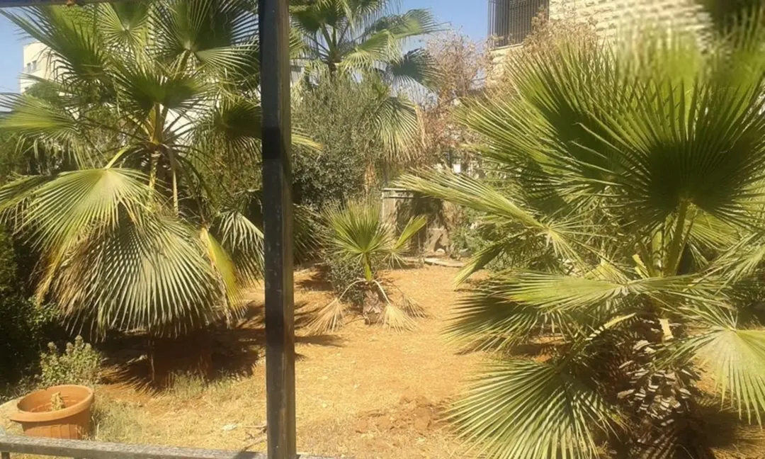 فيلا مميزة بموقع استثماري للبيع 6 غرف نوم و بركة سباحة-ضاحية الرشيد خلف مستشفى الجامعة