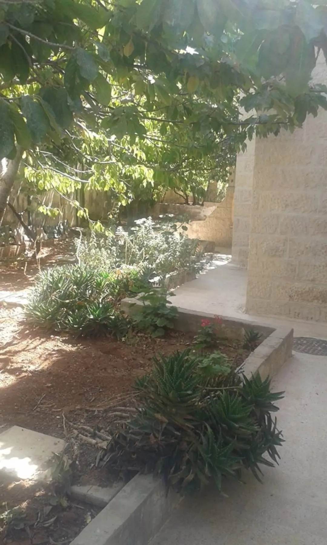 فيلا مميزة بموقع استثماري للبيع 6 غرف نوم و بركة سباحة-ضاحية الرشيد خلف مستشفى الجامعة