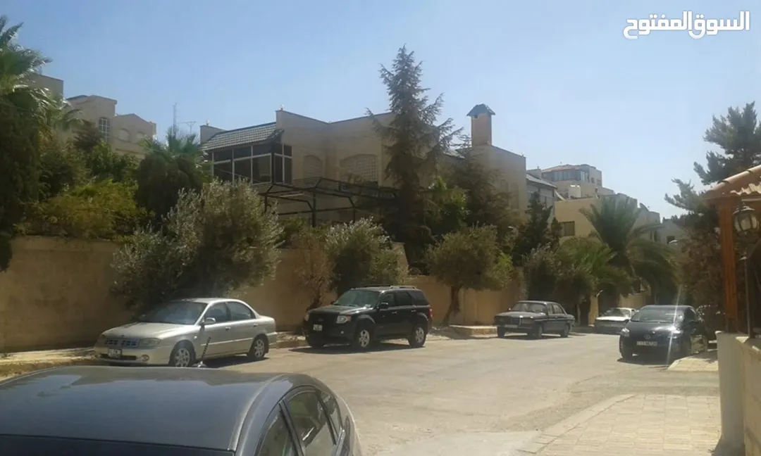 فيلا مميزة بموقع استثماري للبيع 6 غرف نوم و بركة سباحة-ضاحية الرشيد خلف مستشفى الجامعة