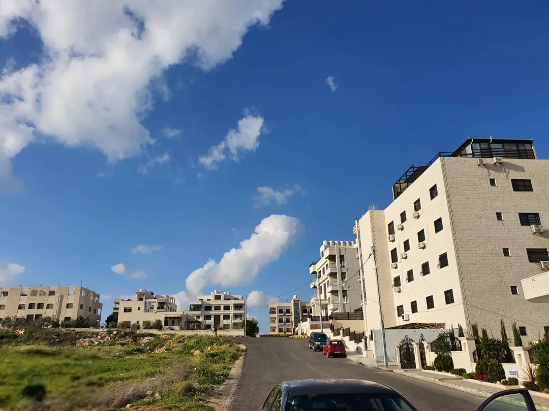 أرض سكنية مميزة للبيع في شفا بدران – منطقة الكوم