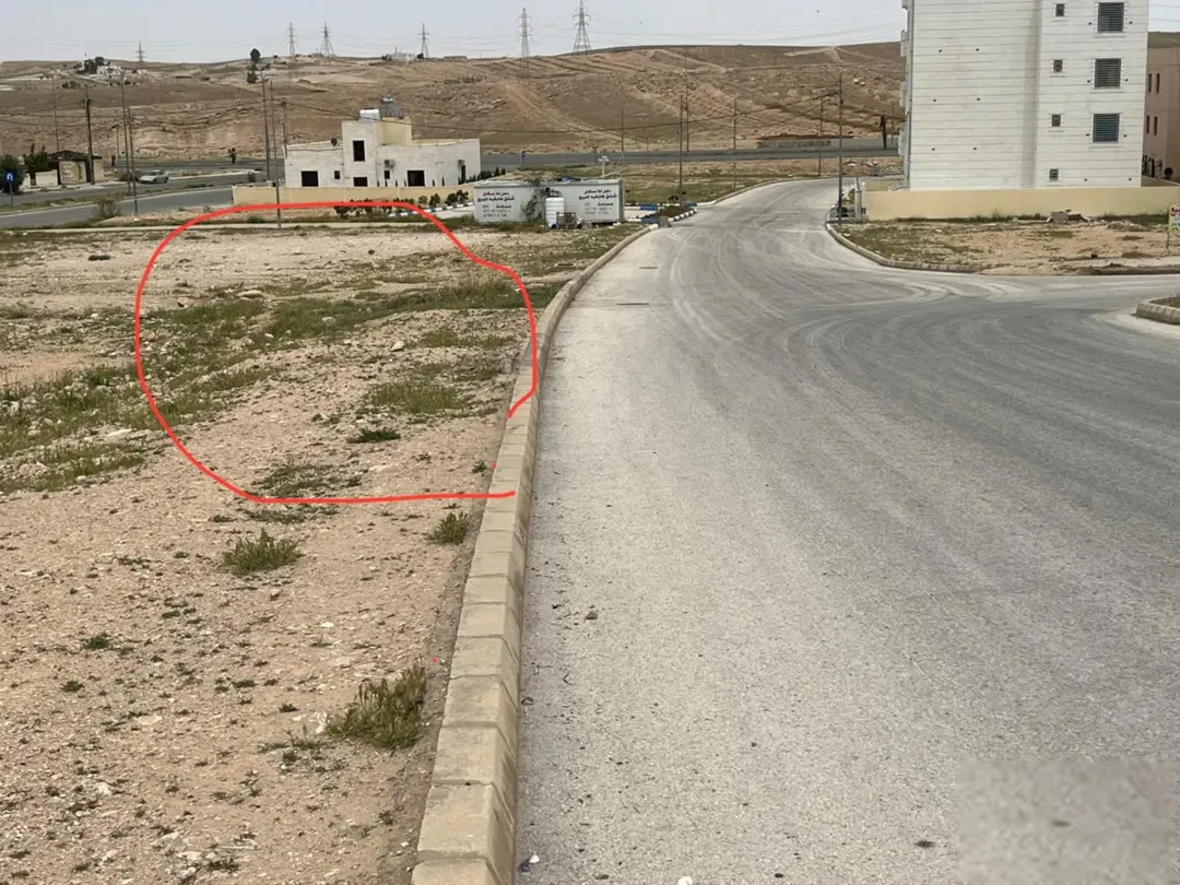قطعة أرض مميزة في مدينة الشرق الزرقاء