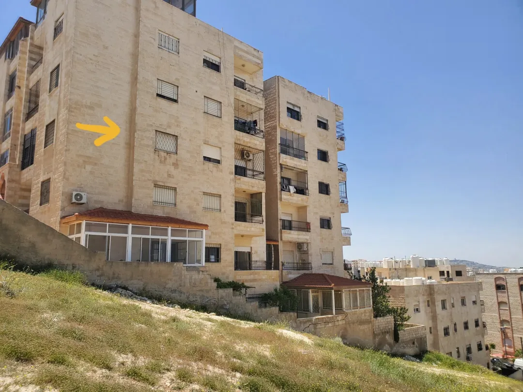 شقة للبيع في أبو نصير بإطلالة مميزة على شارع الأردن