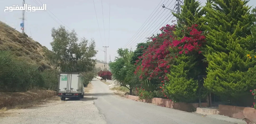 أرض سكنية مميزة للبيع في شمال عمان بإطلالة خلابة