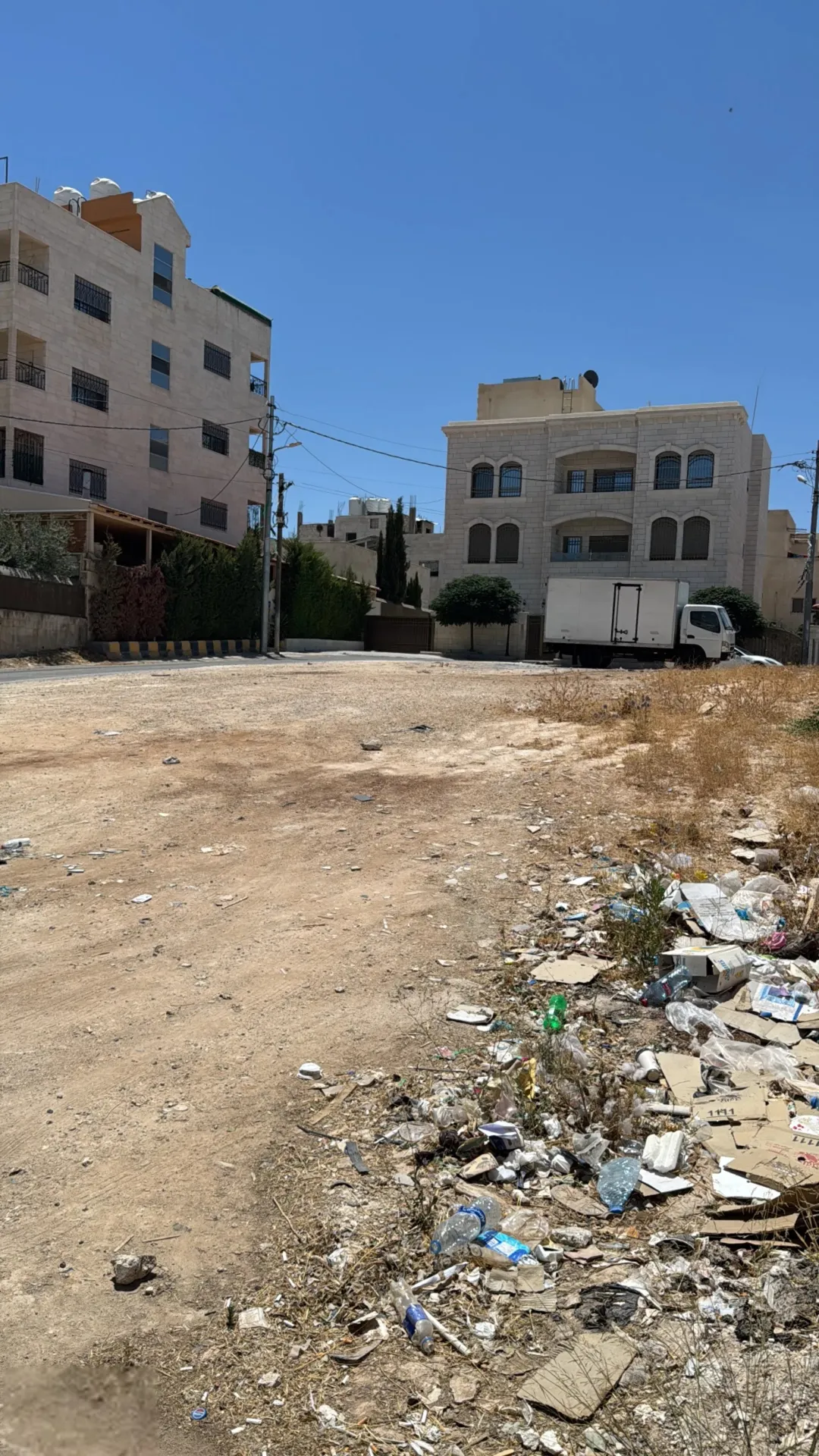 قطعة أرض سكنية مميزة على شارعين للبيع