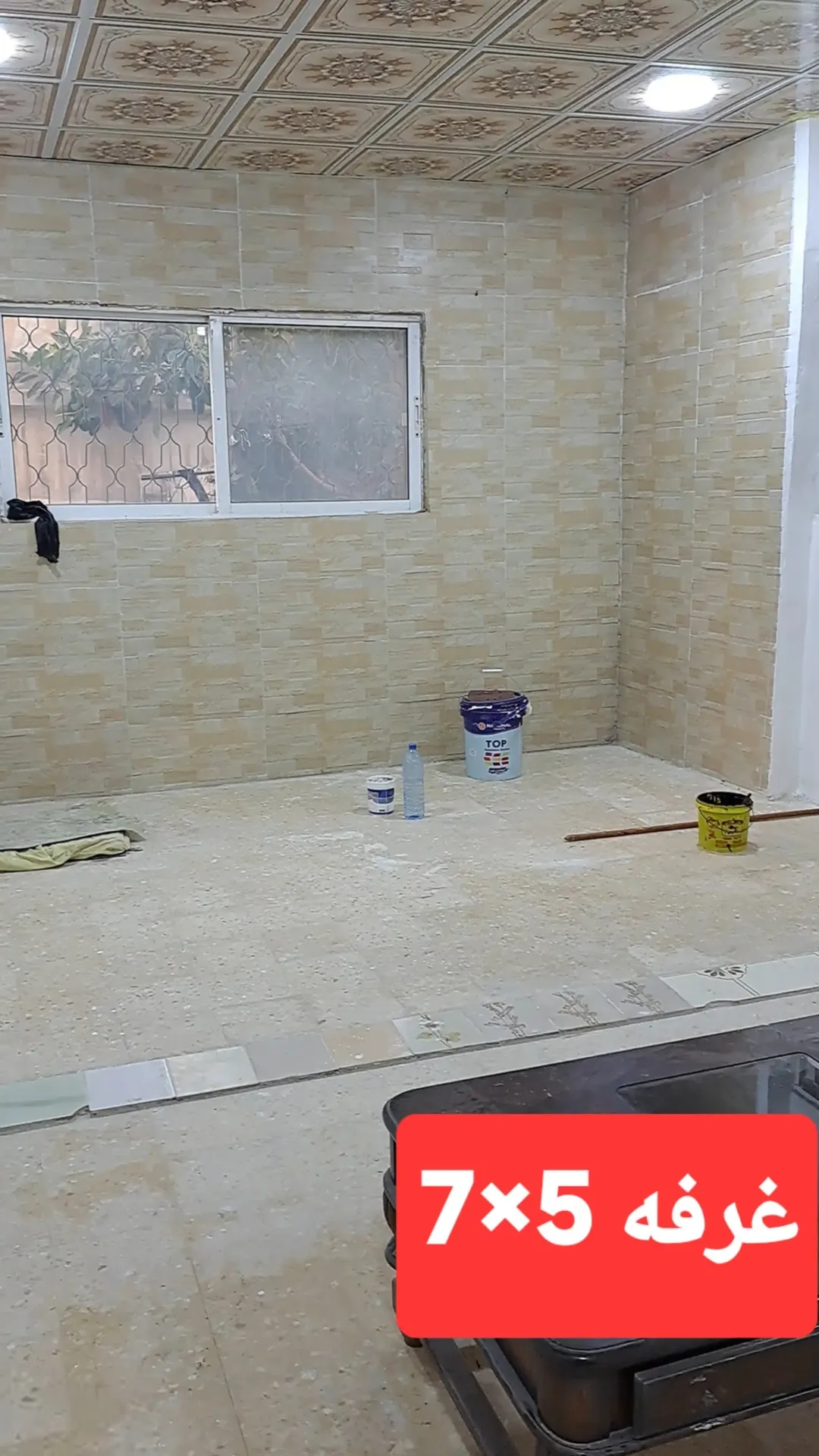 شقه طابق ارضي على الشارع .. دخلة.. 3 غرف وحمامين ومطبخ غير راكب مع ساعه خارجيه مع بئر ماء داخلي كبير