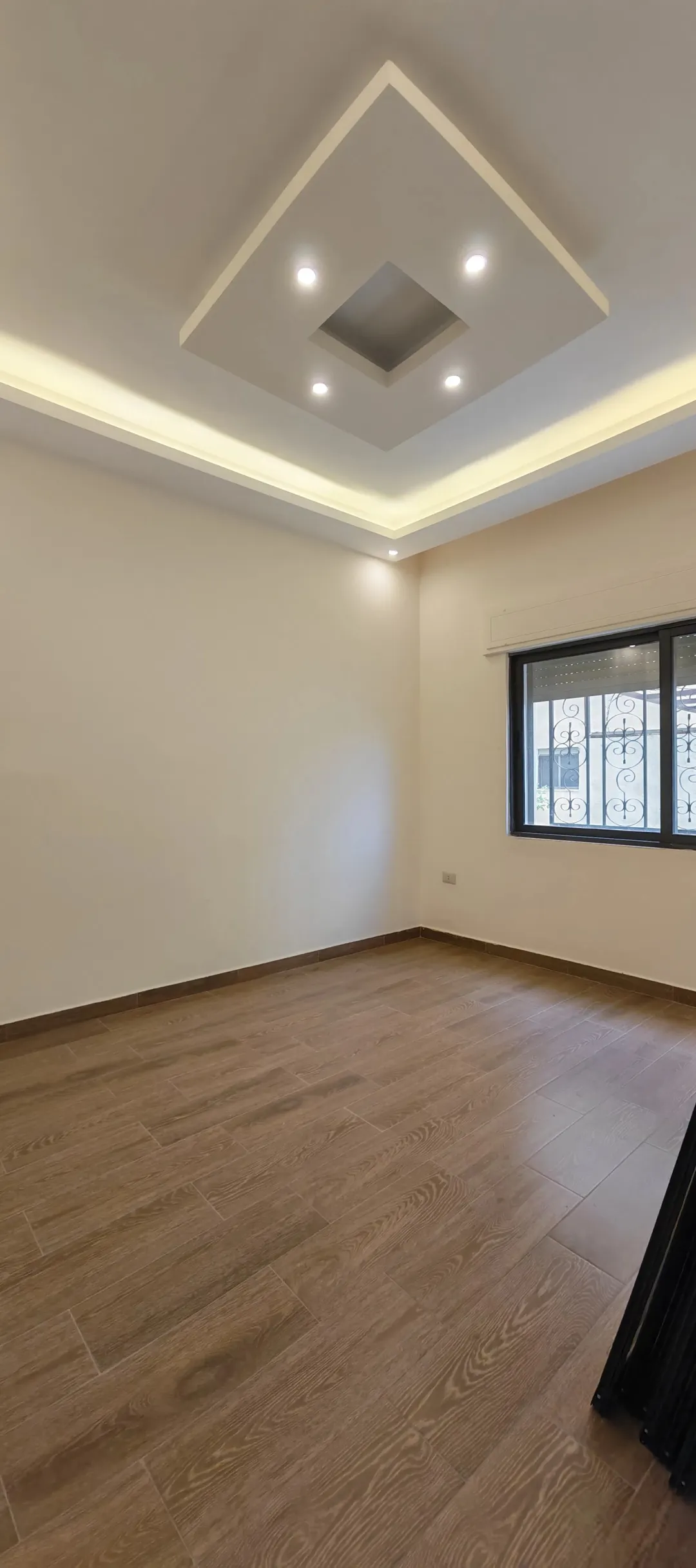 شقة طابق ارضي للبيع130م2 مع تراس امامي 50م2, الرونق
