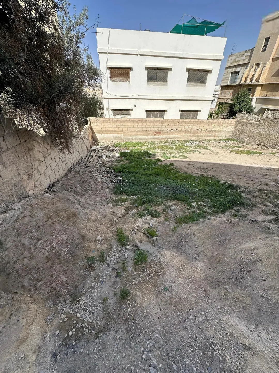 أرض سكنية للبيع في الزرقاء – وادي الحجر