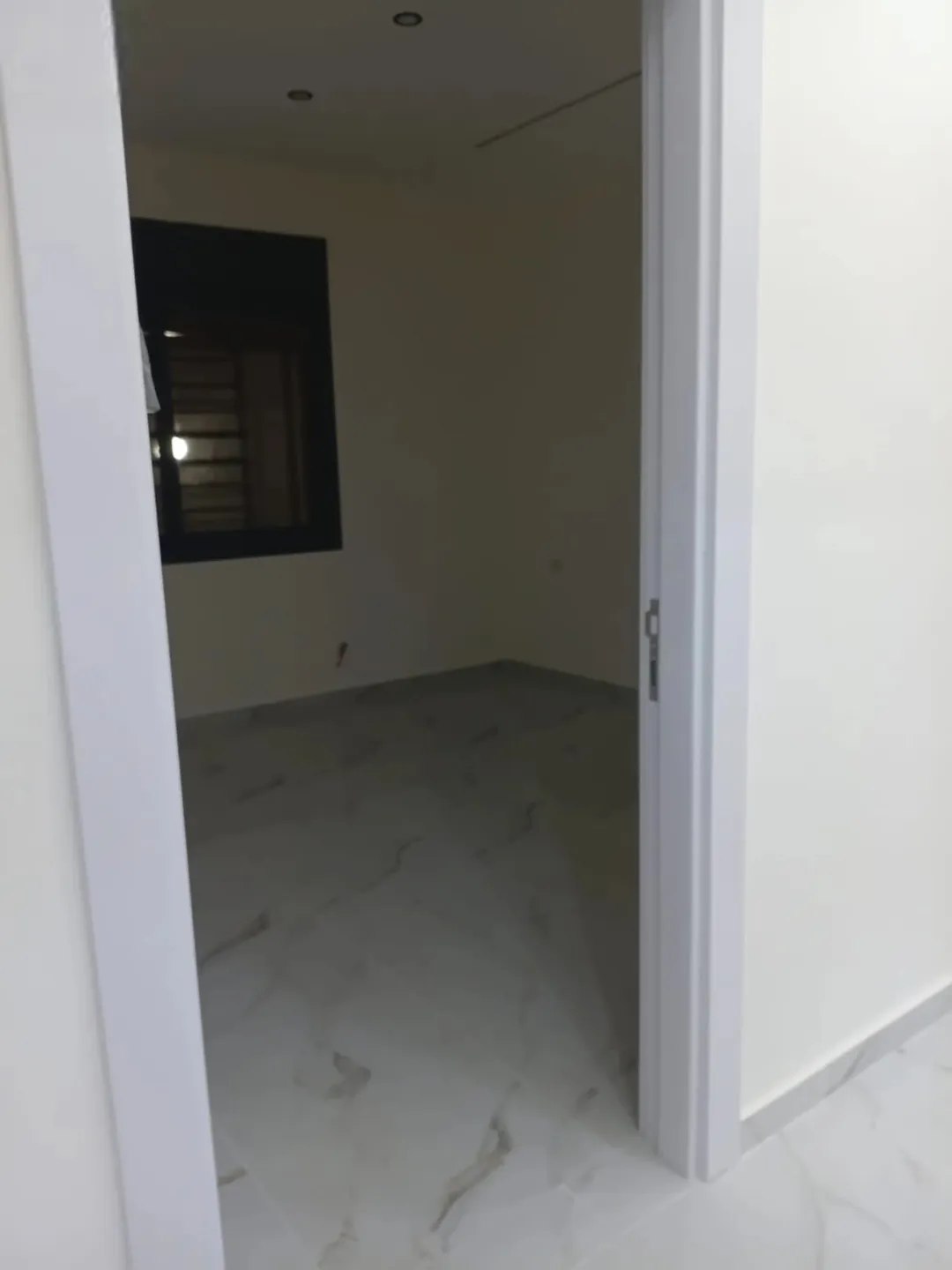شقة مميزة للبيع في البنيات – لم تُسكن من قبل