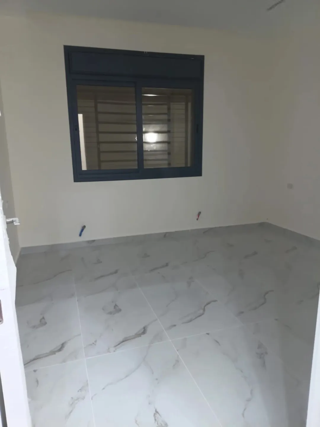 شقة مميزة للبيع في البنيات – لم تُسكن من قبل