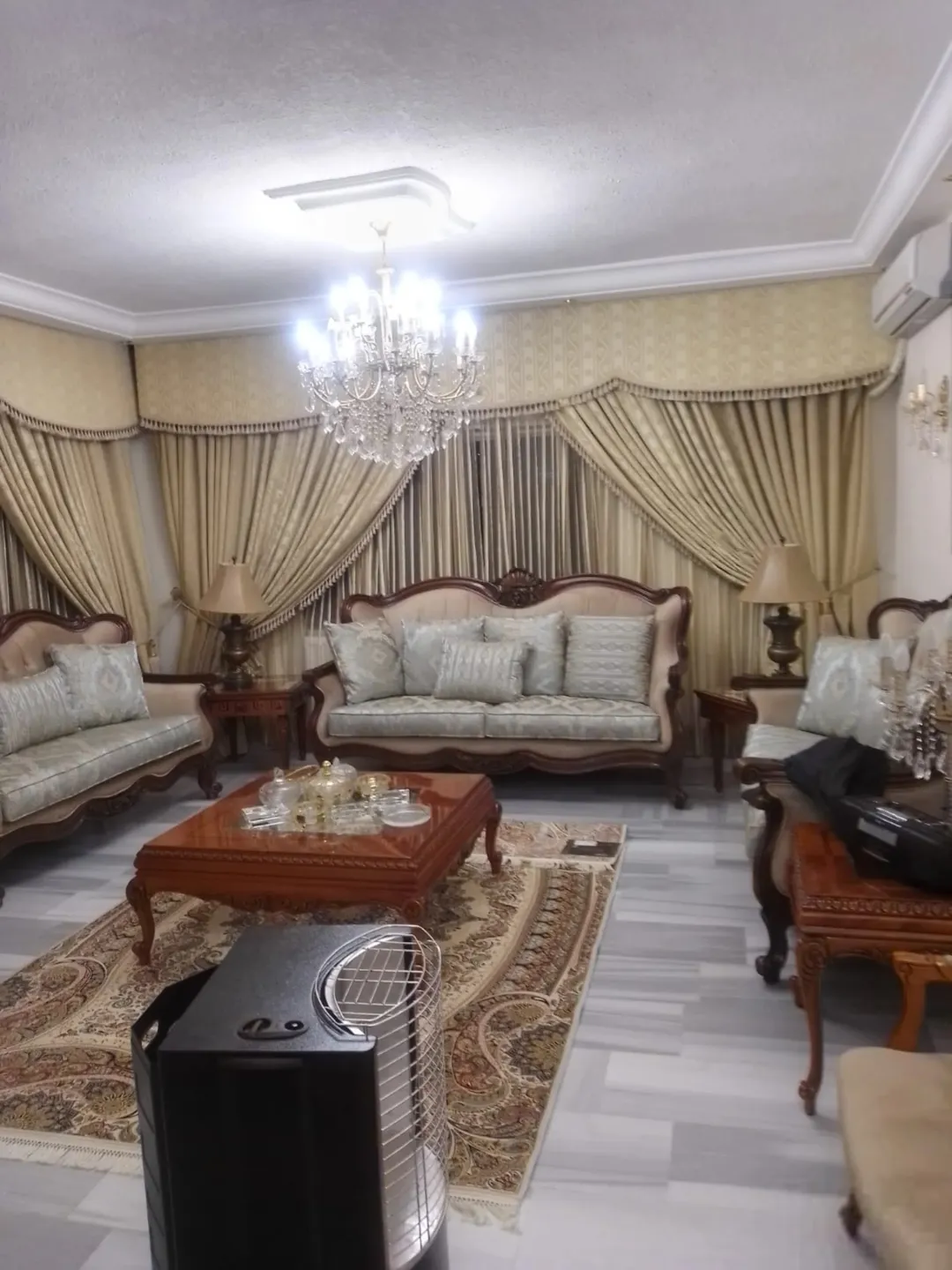 شقة واسعة للبيع في ضاحية الرشيد – الطابق الثالث
