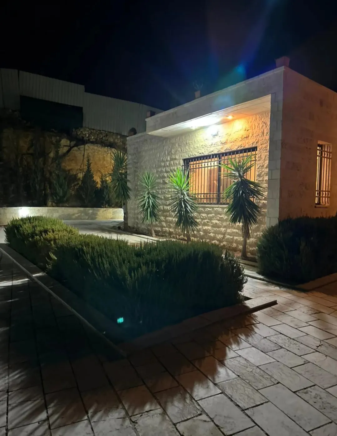 شاليه ومزرعة مفروشة ومجهزة بالكامل للبيع