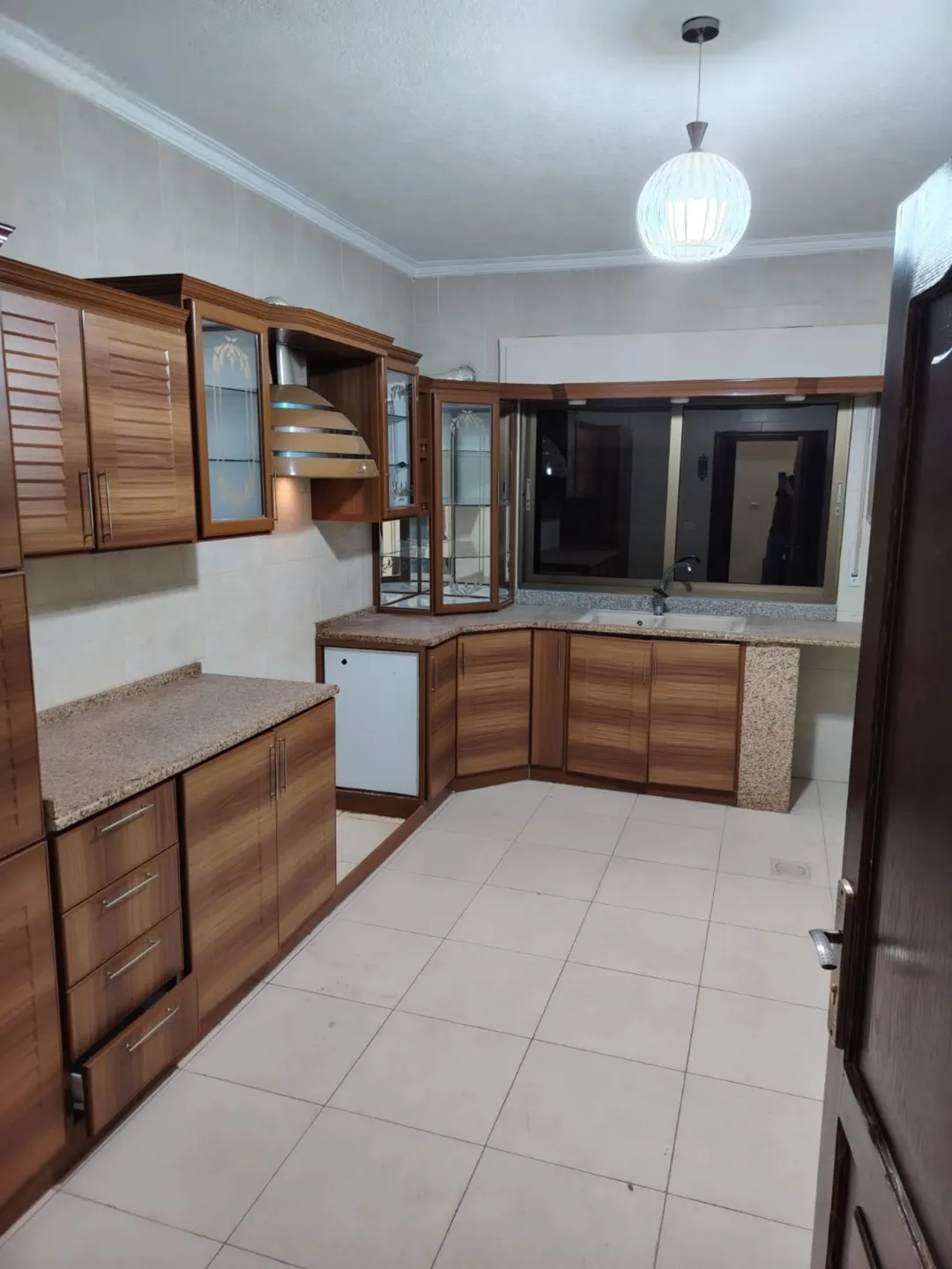 شقة فاخرة للبيع في الجبيهة 3 غرف 164 متر مربع
