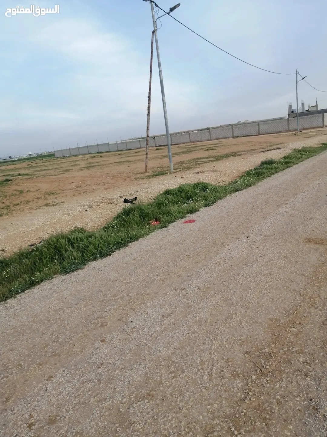 للبيع 3 دنمات و400 متر مفروزه مقابل ثغرة الجب حي الابرار — صورة 4