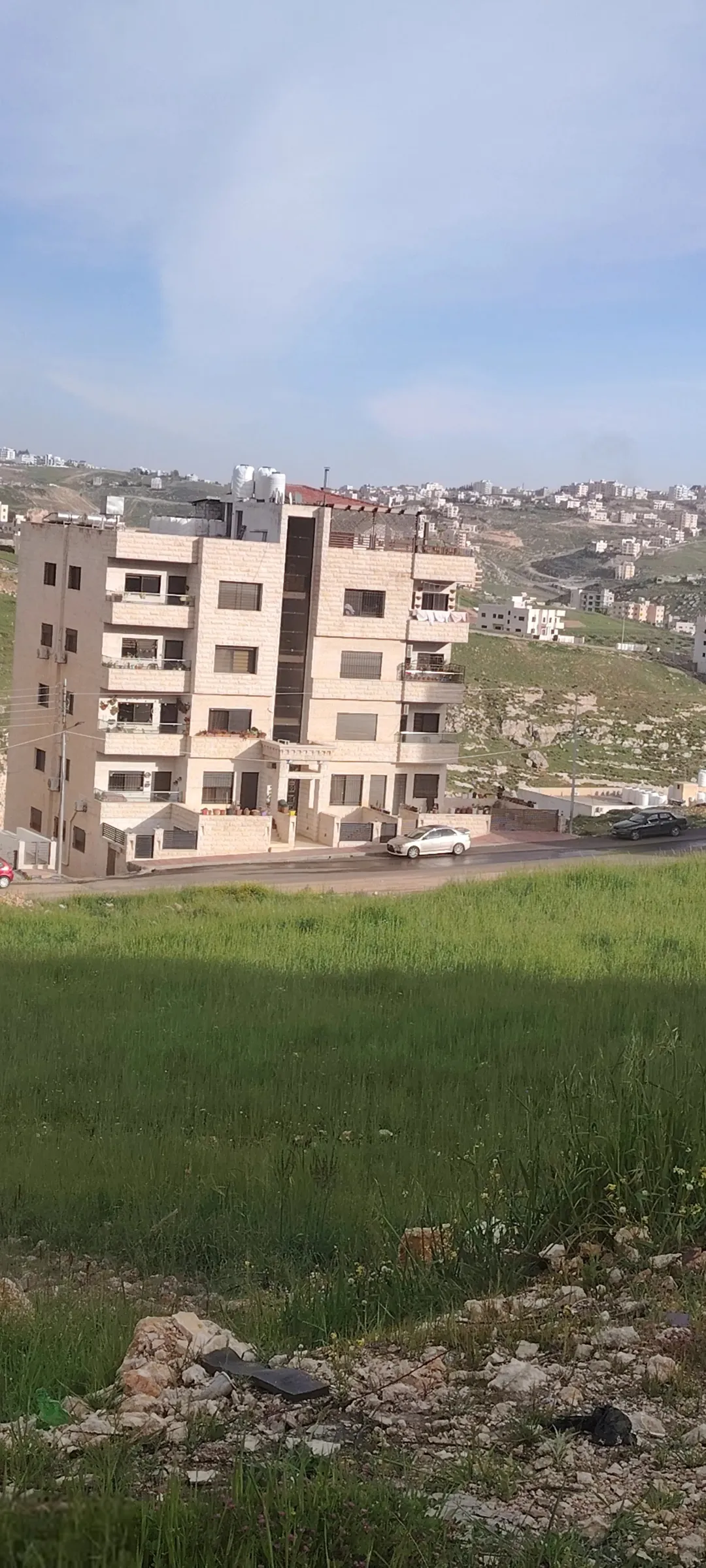 شقة سوبر ديلوكس بالبيادر قرب جامعة الامير حسين التقنية