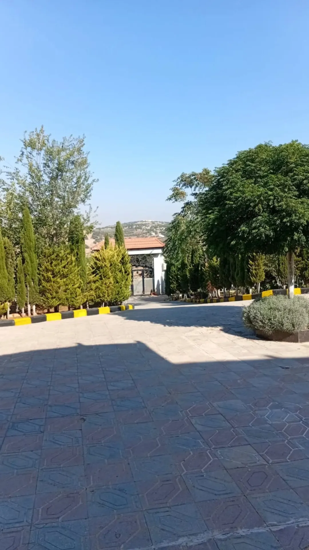 فيلا فاخرة 3 طوابق للبيع – دير البرك عجلون