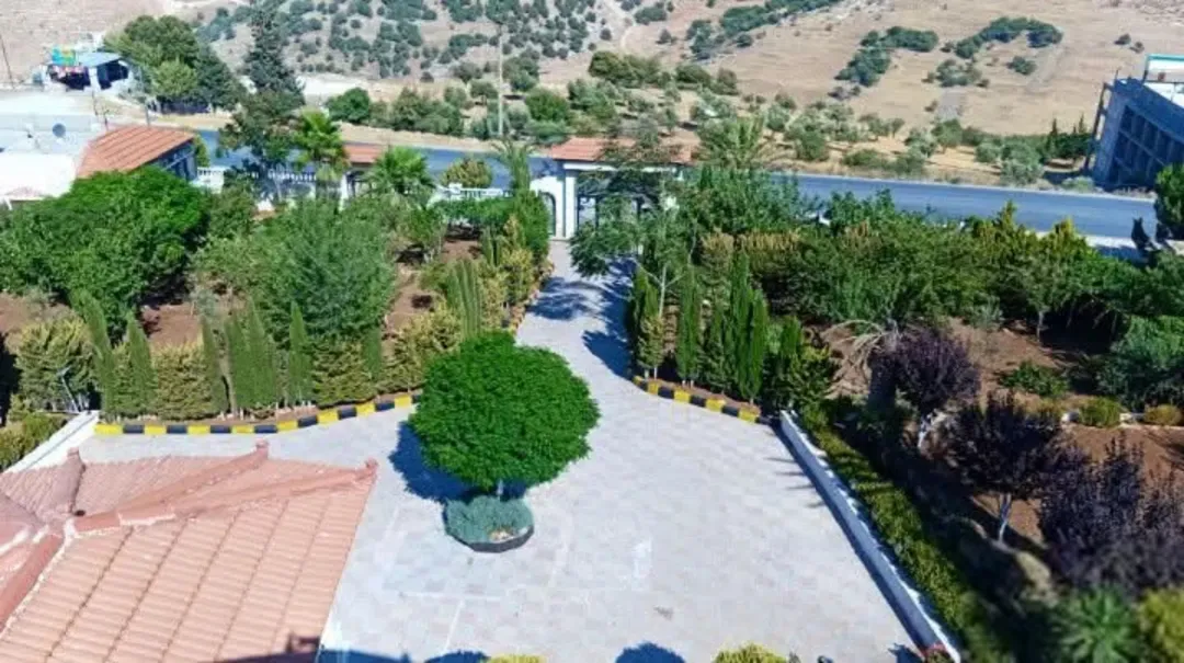 فيلا فاخرة 3 طوابق للبيع – دير البرك عجلون