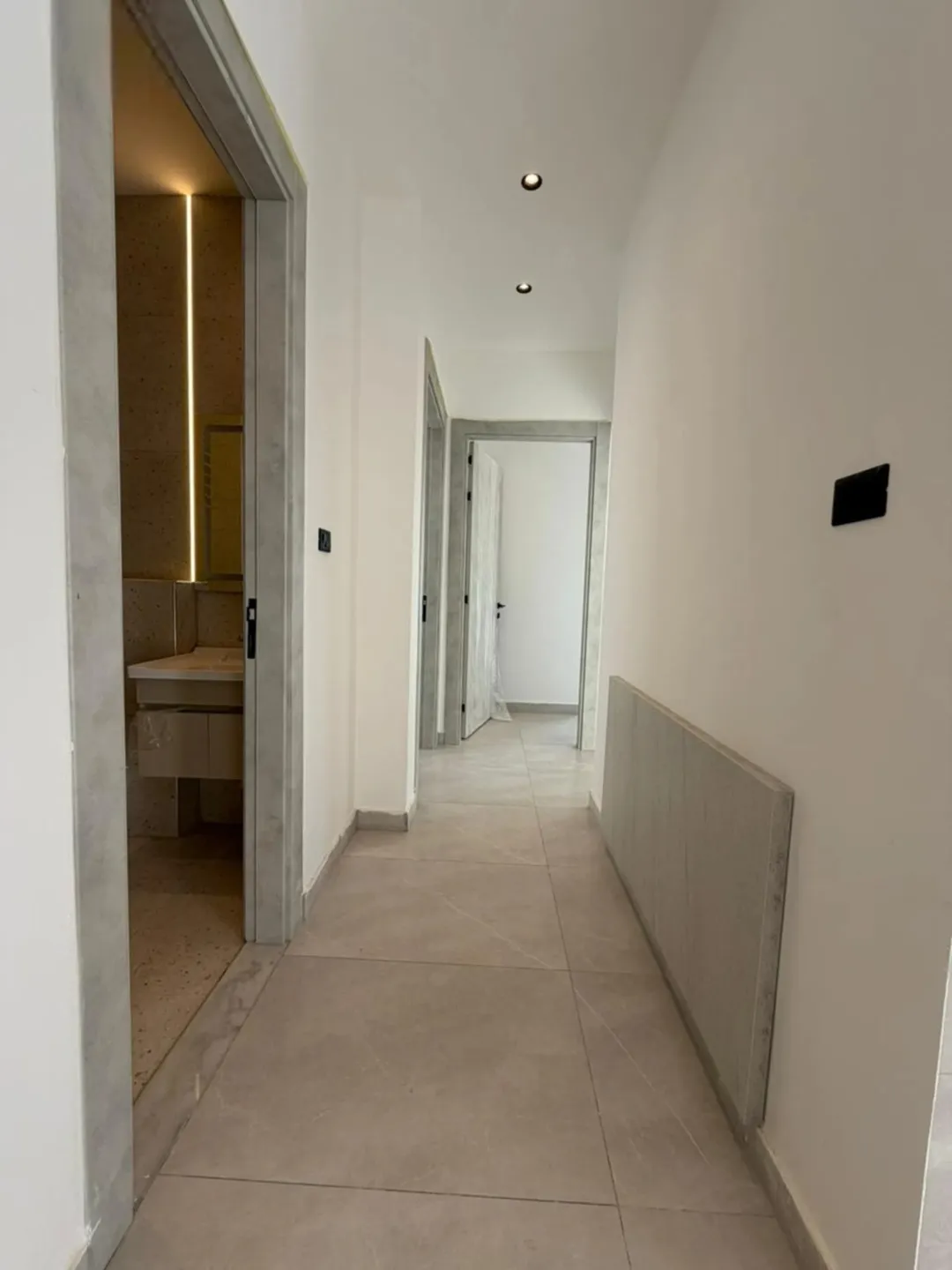 شقة لقطة ثالث مع روف في مرج الحمام قرب دوار البرديني