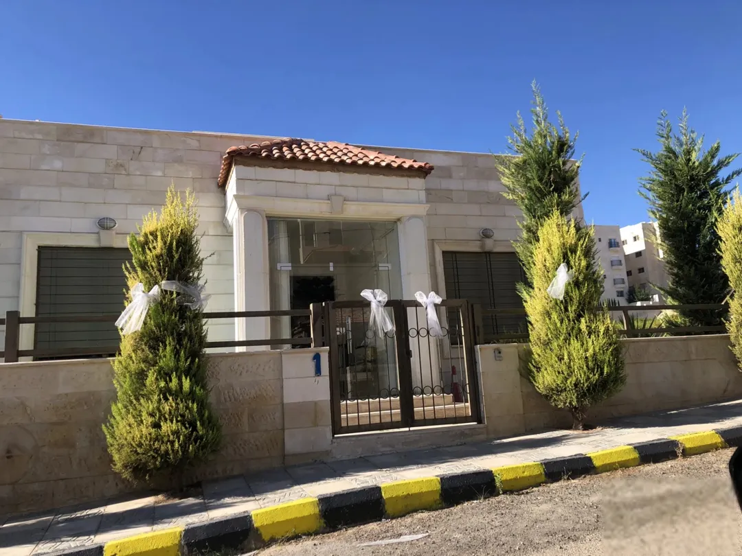 فيلا للبيع في ضاحية الرشيد