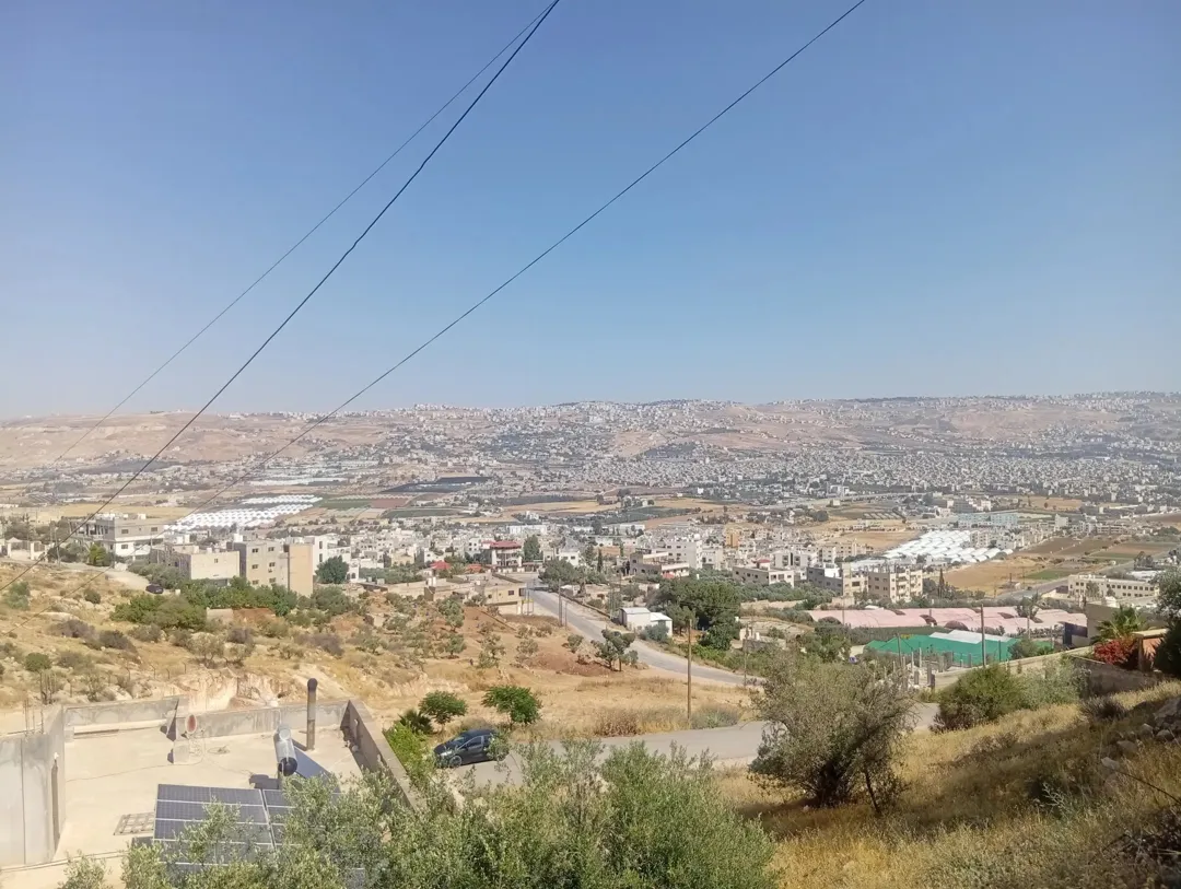 قطعة ارض في ام الدنانير سكن ب