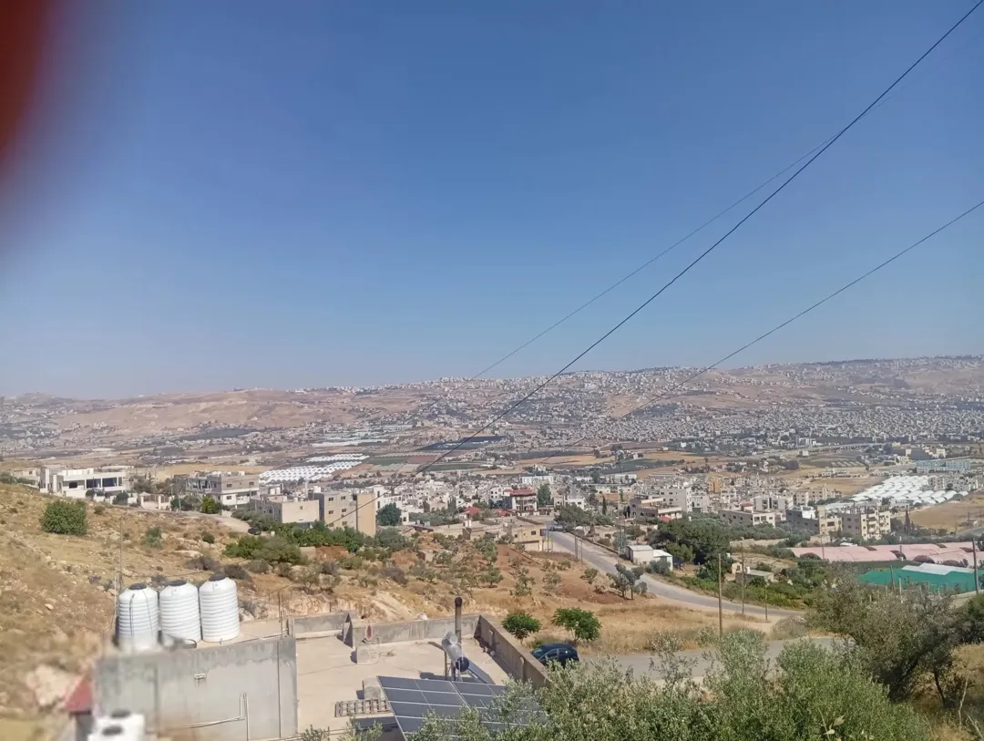 قطعة ارض في ام الدنانير سكن ب