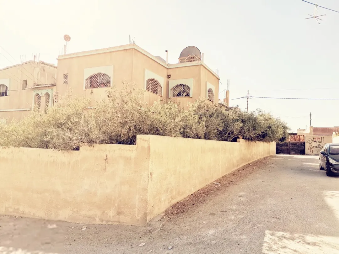 منزل البيع..تواصل على رقم .. موقع مميز..على ثلاثة شوارع… جميع الخدمات متوفره.. قابل للتفاوض