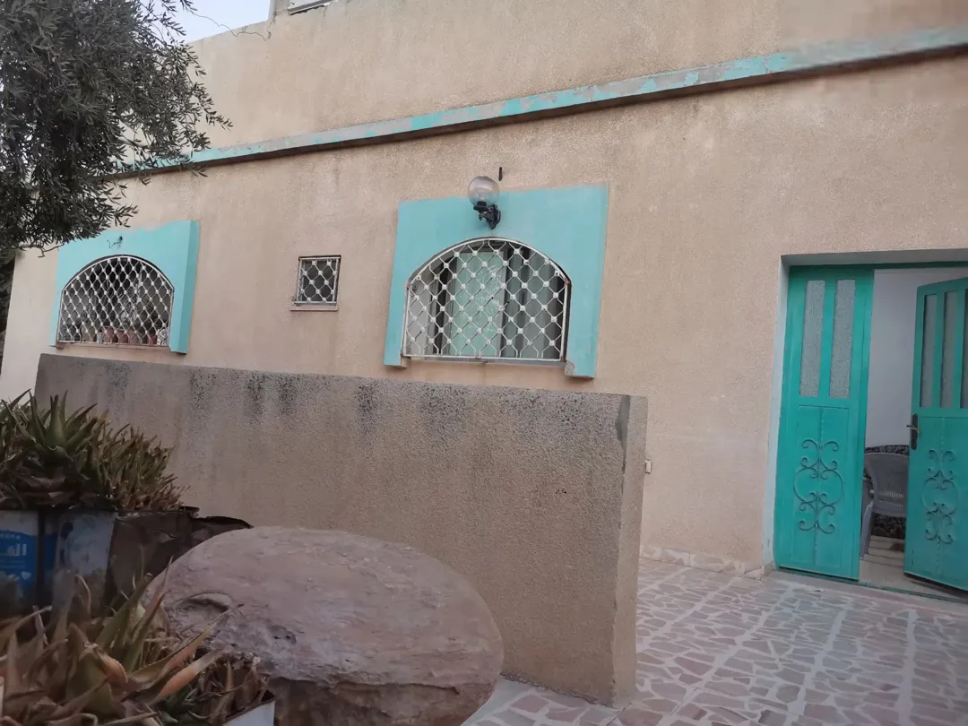 منزل البيع..تواصل على رقم .. موقع مميز..على ثلاثة شوارع… جميع الخدمات متوفره.. قابل للتفاوض