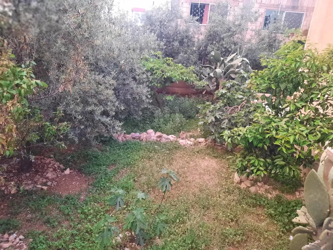 منزل البيع..تواصل على رقم .. موقع مميز..على ثلاثة شوارع… جميع الخدمات متوفره.. قابل للتفاوض